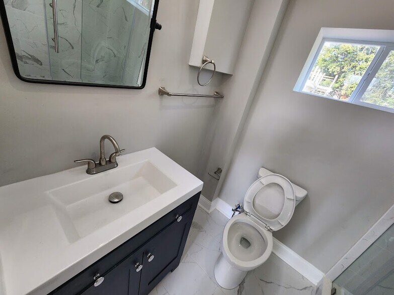 Primary Photo - 5535 Ridge Ave