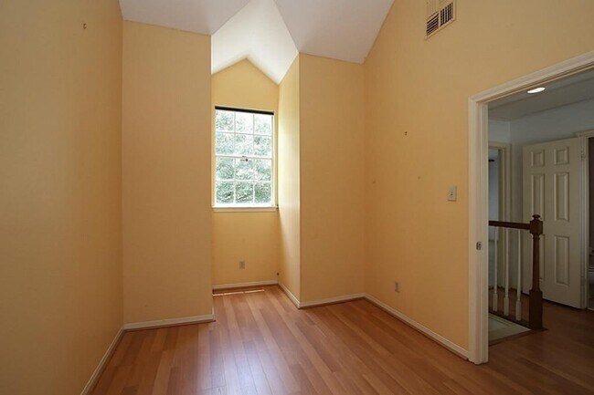 Building Photo - 814 Knox St