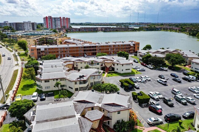 Building Photo - 1611 NE Miami Gardens Dr