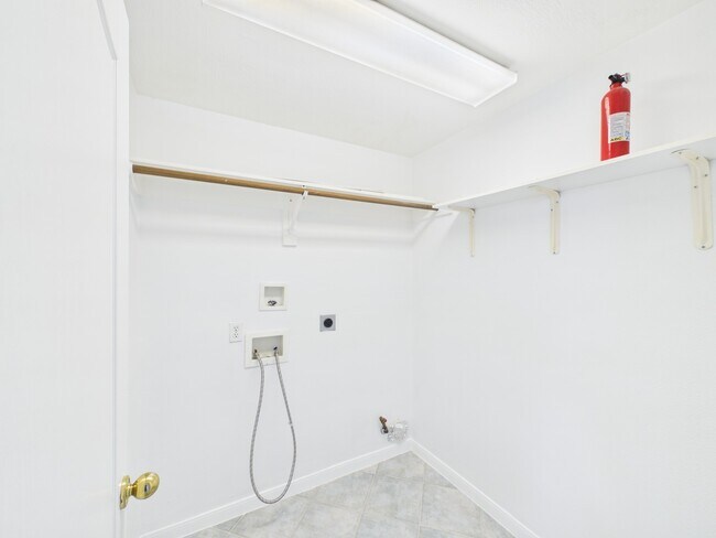 Building Photo - 5407 Lake Pl Dr
