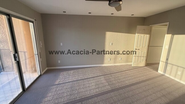 Building Photo - Three Bedroom Townhome