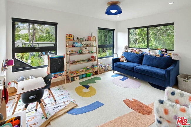 Building Photo - 2418 Canyon Oak Dr