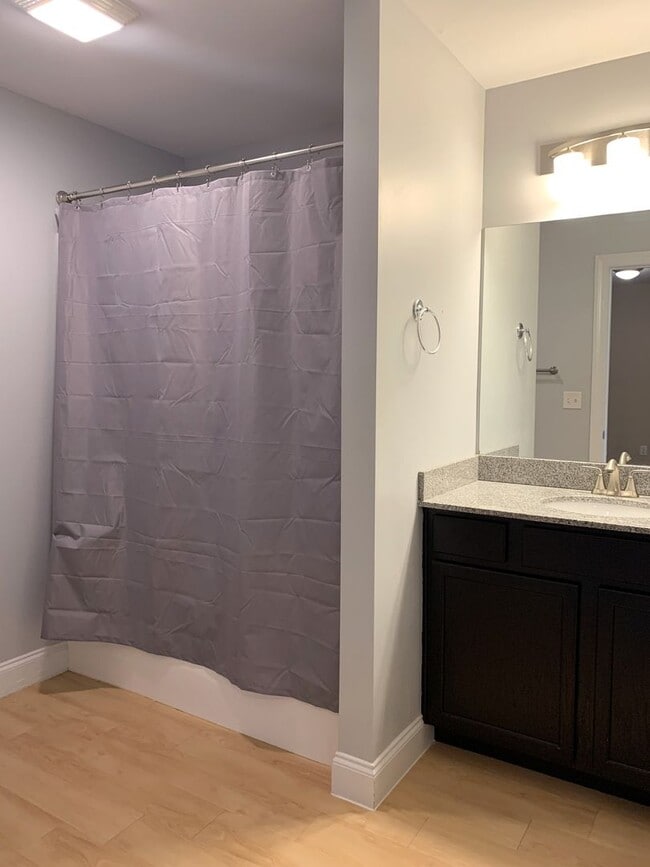 Building Photo - Spacious 3-Bed, 2.5-Bath Townhouse with Fenced Backyard!