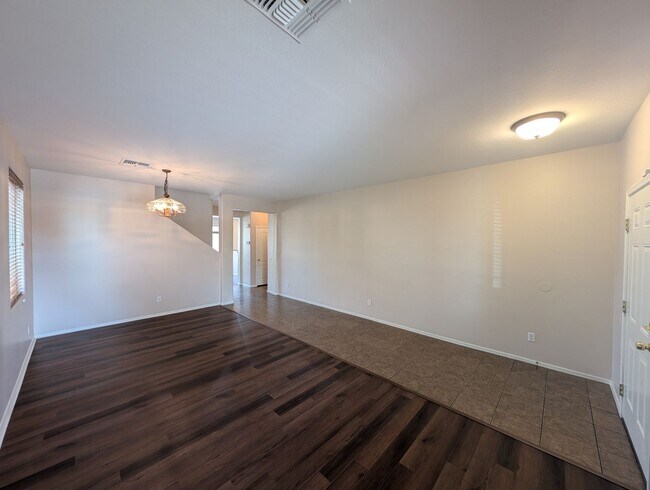 Building Photo - 4 Bedroom Home in Trailside Point/Bridle C...