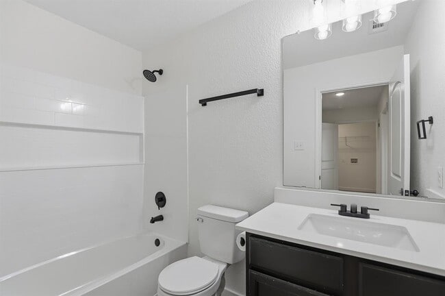 Building Photo - 4001 Cressler Ln