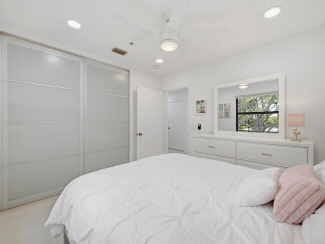 Building Photo - 5157 Floria Way