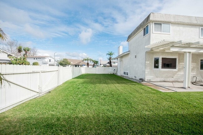 Building Photo - Now Available for Lease Beautiful 4 Bedroom Home with Basement