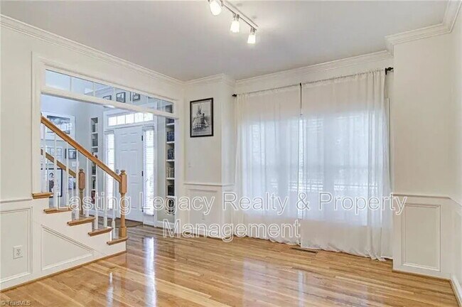 Building Photo - 475 Ashbry Run Dr