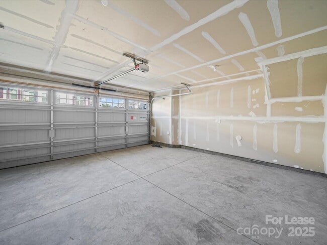 Building Photo - 9922 Oaklawn Blvd NW