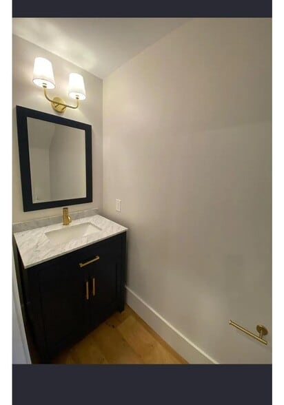 Building Photo - 224 Ivy Ter