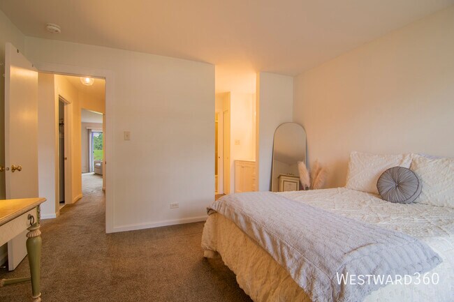 Building Photo - 1605 Thames Ct