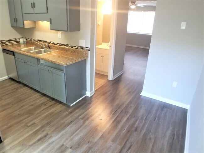 Building Photo - 815 Raleigh St