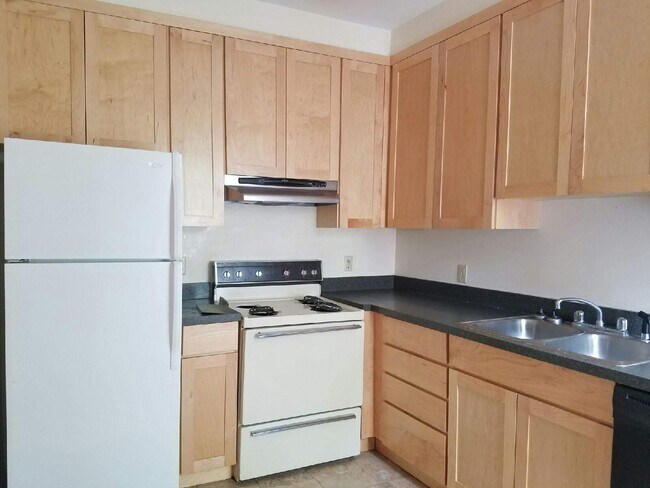 Building Photo - 5795 Pershing Ave