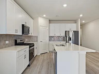 Building Photo - 1017 Emberwood Dr