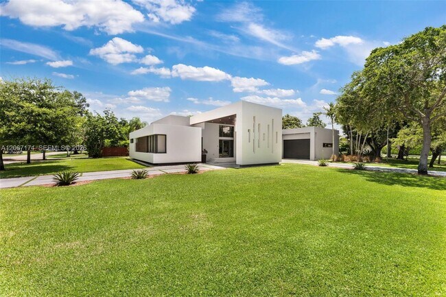 Building Photo - 15315 SW 84th Ave