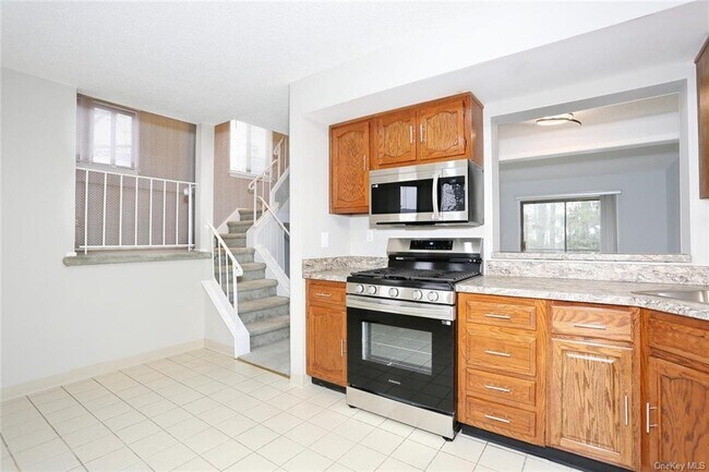 Building Photo - 161 Treetop Cir