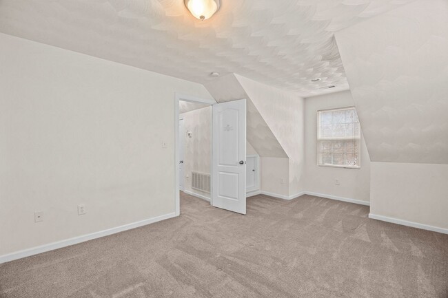 Building Photo - Beautiful Spacious Home for Rent in Norfolk!