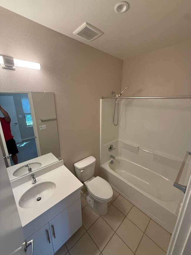 Building Photo - 2 bed | 2.5 bath | 1014 SF | 1 Car Garage | Tri-level condominium| Owner pays WS&G!