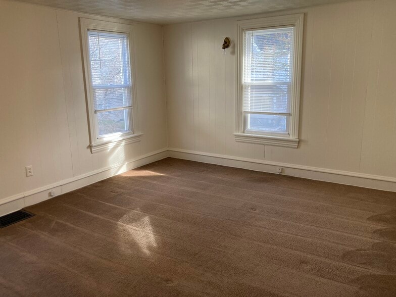 Building Photo - 117 N Montour St