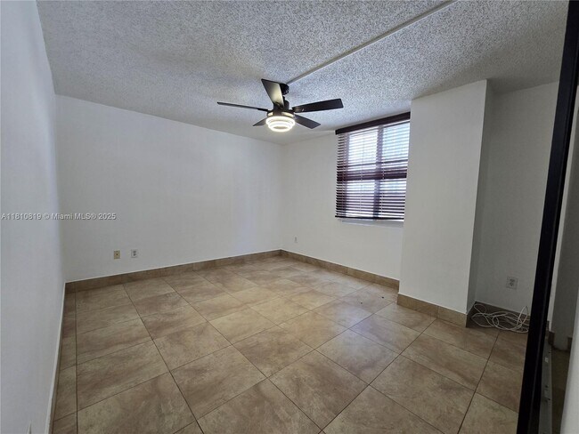 Building Photo - 800 N Miami Ave