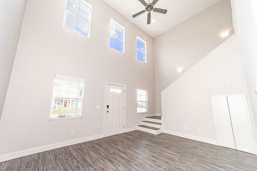 Building Photo - 155 Promenade Pl