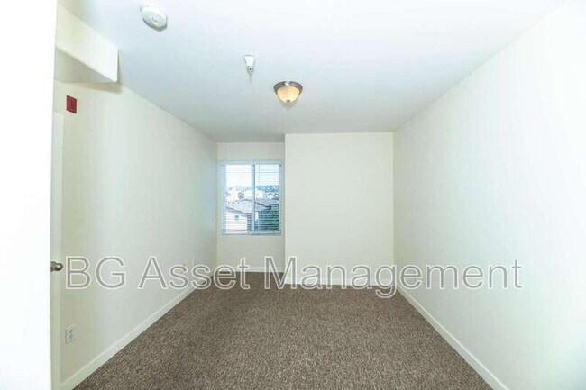 Building Photo - 1459 MacArthur Blvd