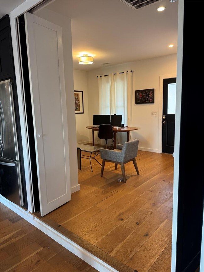 Building Photo - 2109 Riverview St