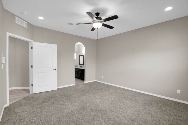 Building Photo - Spacious 4 Bedroom Home for Rent in Sunlan...