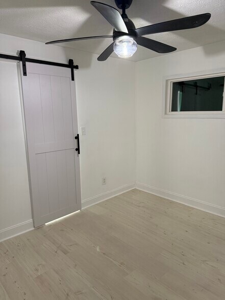 Building Photo - 3238 Elm St