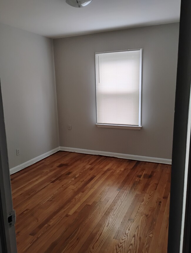 Master bedroom - 1711 Norton Rd