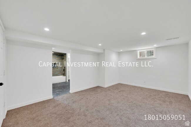 Building Photo - 684 Oquirrh Ave