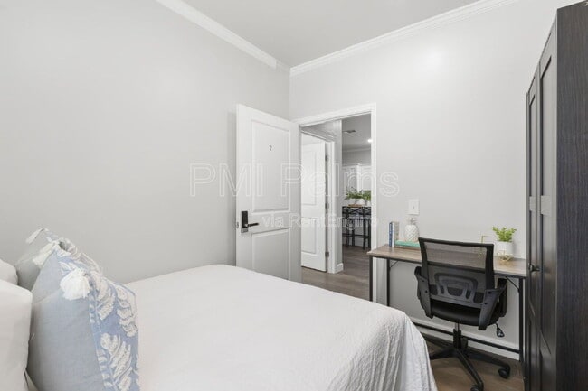 Building Photo - 1521 Preston St S