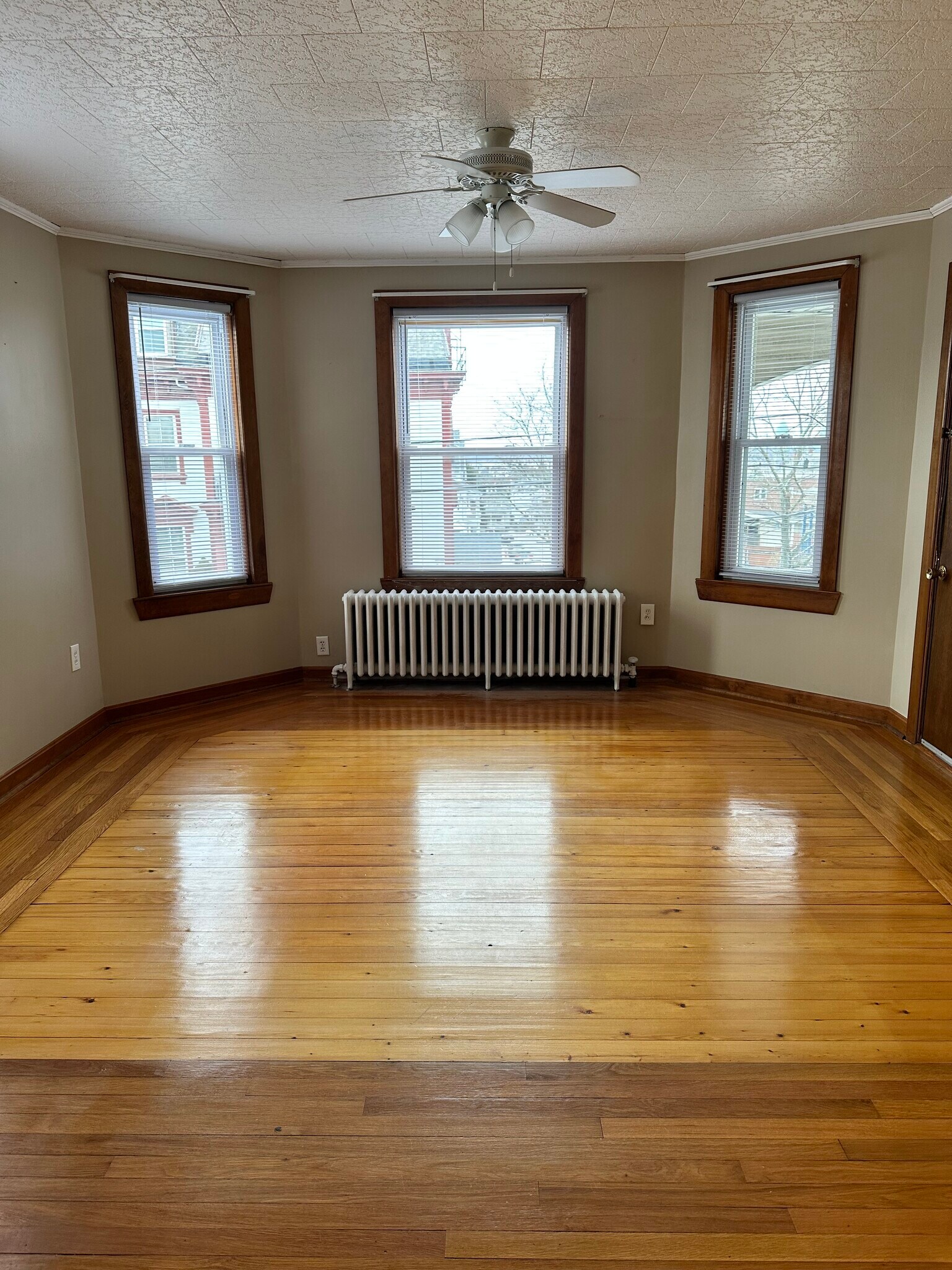 Third front room, double parlor or living room - 820 2nd St