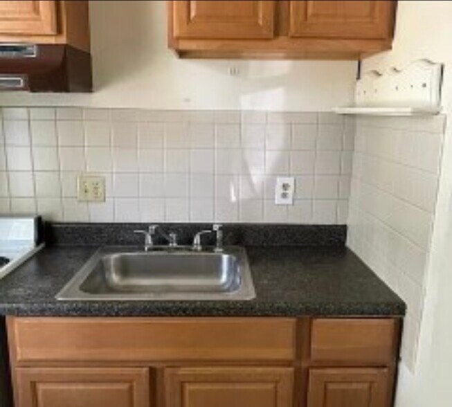 Building Photo - 532 Albany Shaker Rd