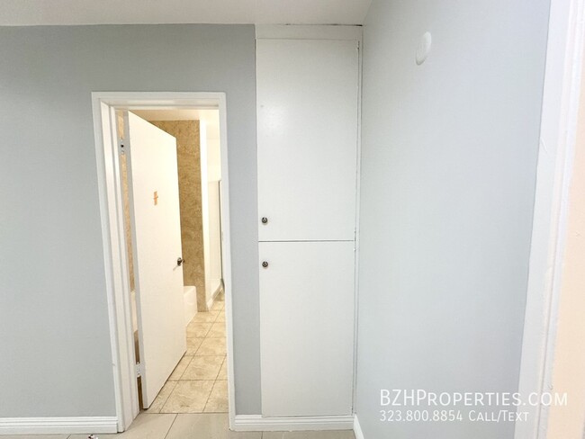 Building Photo - Newly Updated 1Bedroom 1Bathroom In Prime ...