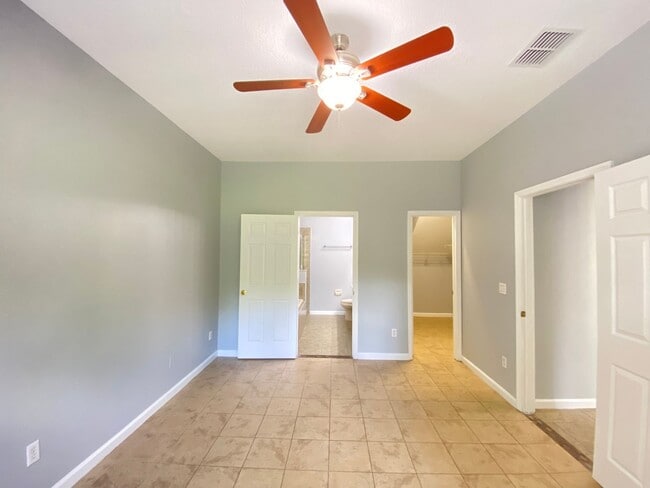 Building Photo - 5 bed / 2.5 bath Lake Nona Townhome!