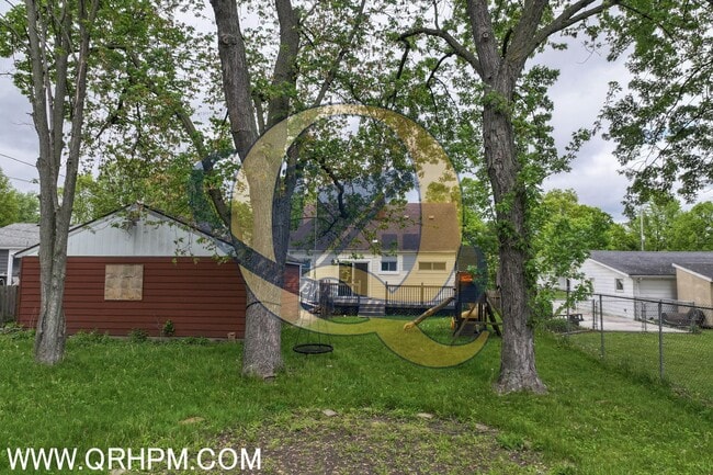 Building Photo - Available Now in Fenton!!!