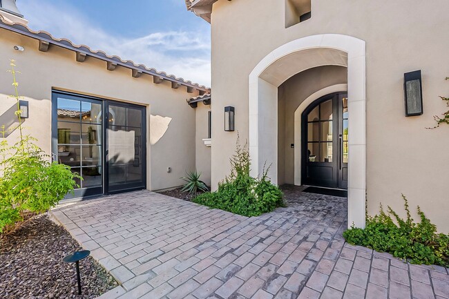 Building Photo - Luxury Home ready for January Move-in