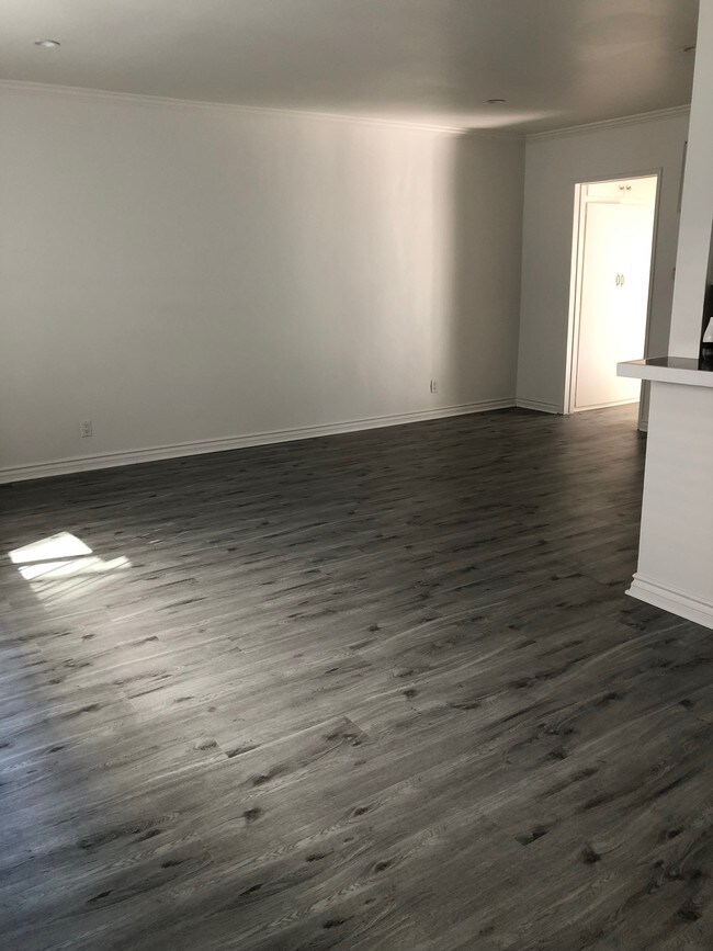Building Photo - 1114 6th St Santa Monica 90403