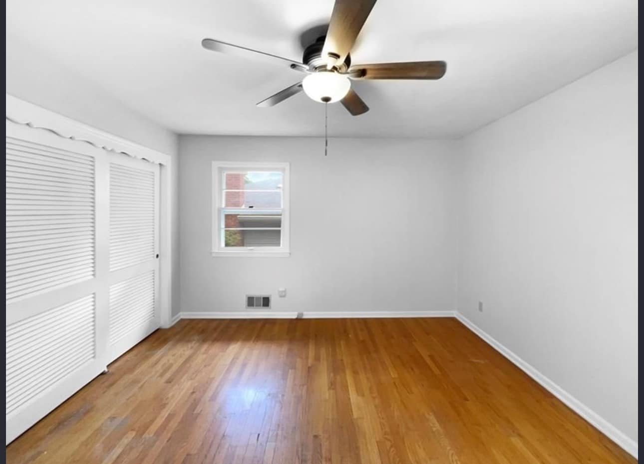 Building Photo - 119 W 104th Ter