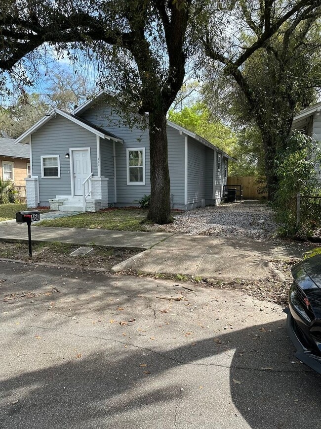 Building Photo - Discover Your Perfect 3 Bedroom 2 Bath Ren...