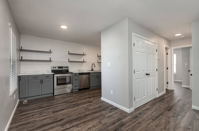 7M4A5823-Edit - Walnut Apartments