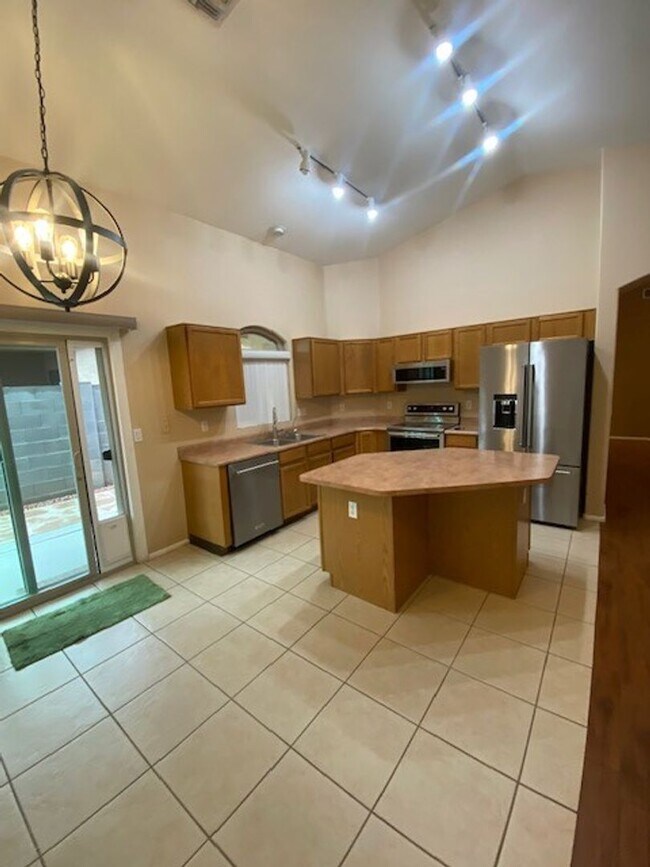 Building Photo - Beautiful 3-Bedroom Home with Vaulted Ceilings & Private Fenced Yard