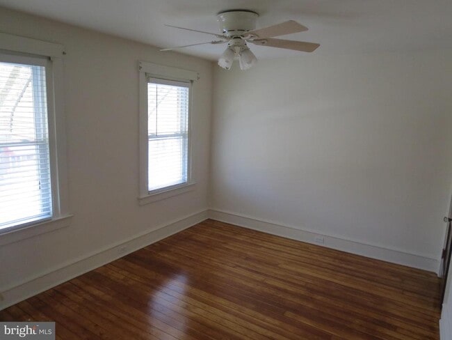 Building Photo - 240 Pensdale St