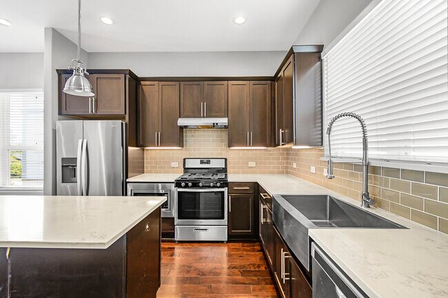 Building Photo - 411 N Nagle St