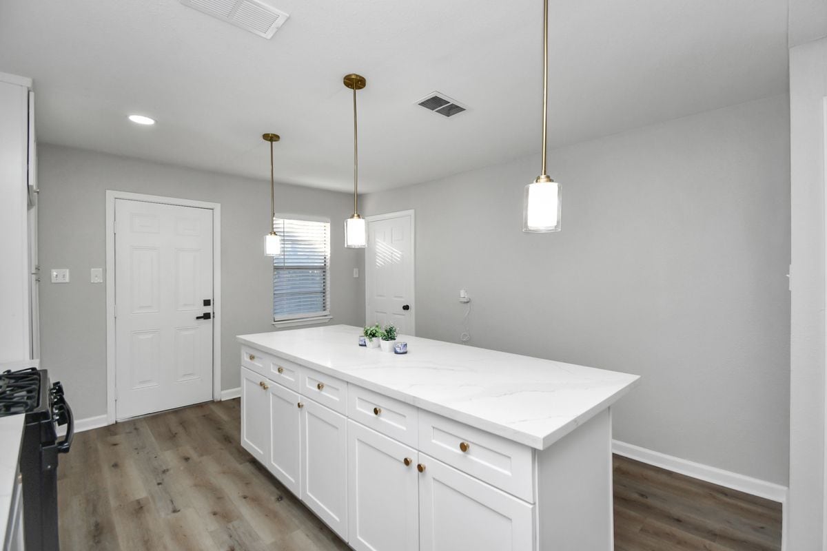 Building Photo - 428 De Haven St