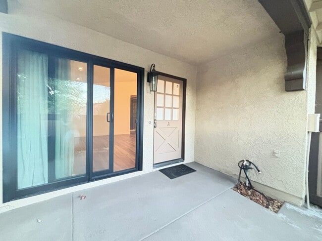 Building Photo - Beautiful 2 Bedroom 2 Bath Condo