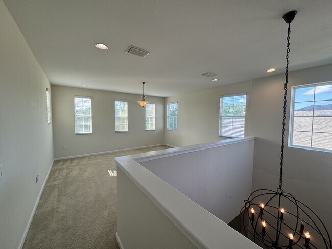 Building Photo - Apply now gets 15-Days rent for FREE!  3-Bed Home plus a Office room with Granite Touches & Spaci...