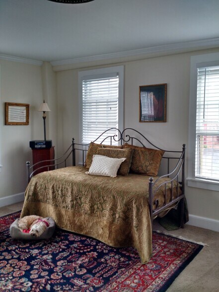 Building Photo - 405 The Hill