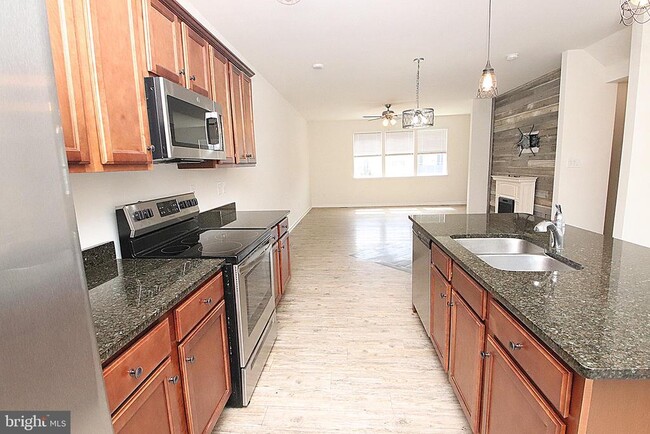 Building Photo - 185 Magellan Dr